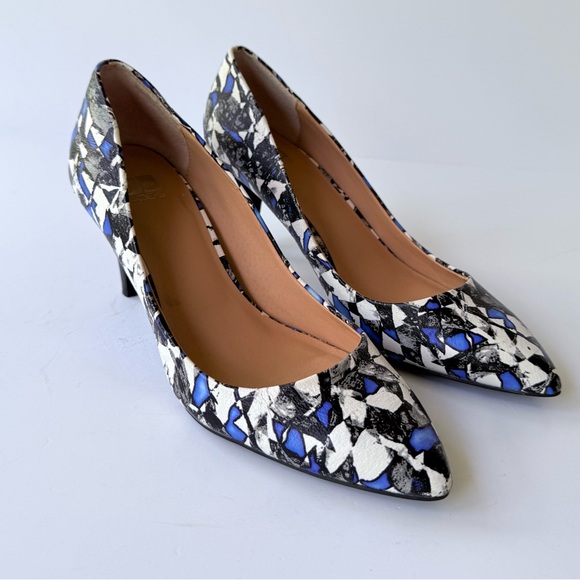 Joe's Jeans Rudy Abstract Print Leather Pointed Toe Pump in Blue Black & White 7 - Picture 7 of 16